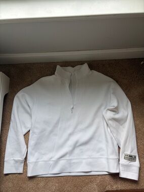Under Armour Men’s White Quarter zip pullover